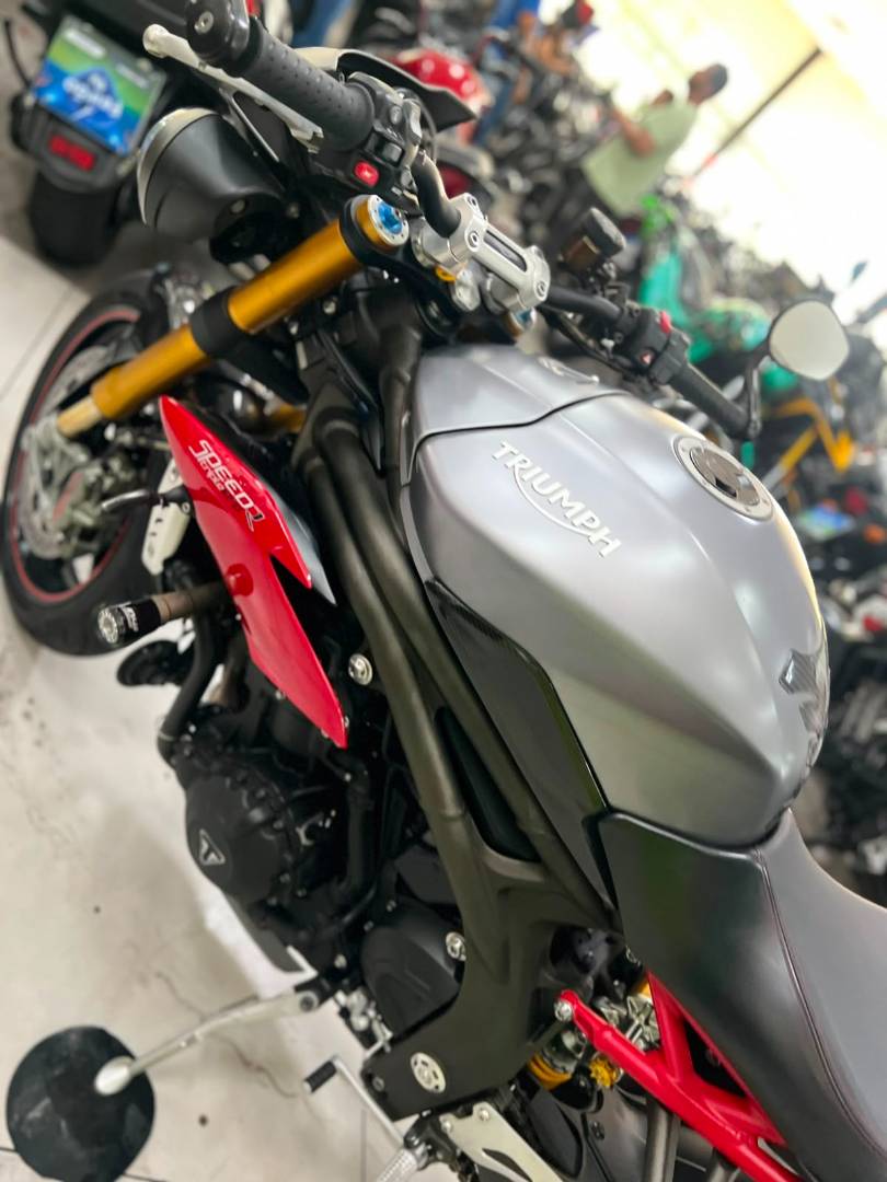 TRIUMPH SPEED TRIPLE R