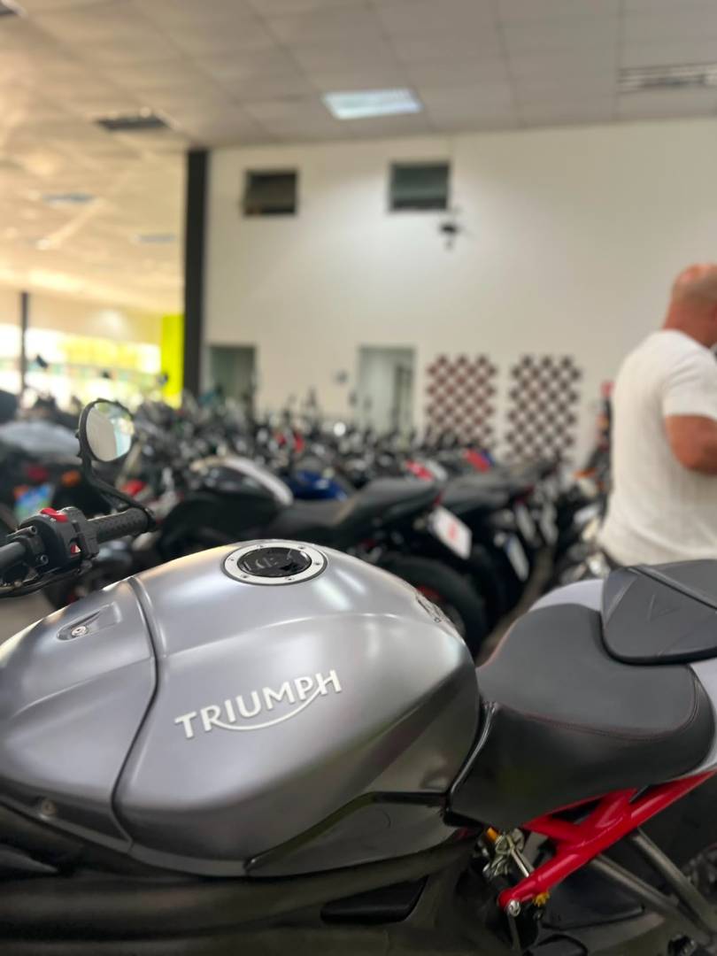 TRIUMPH SPEED TRIPLE R