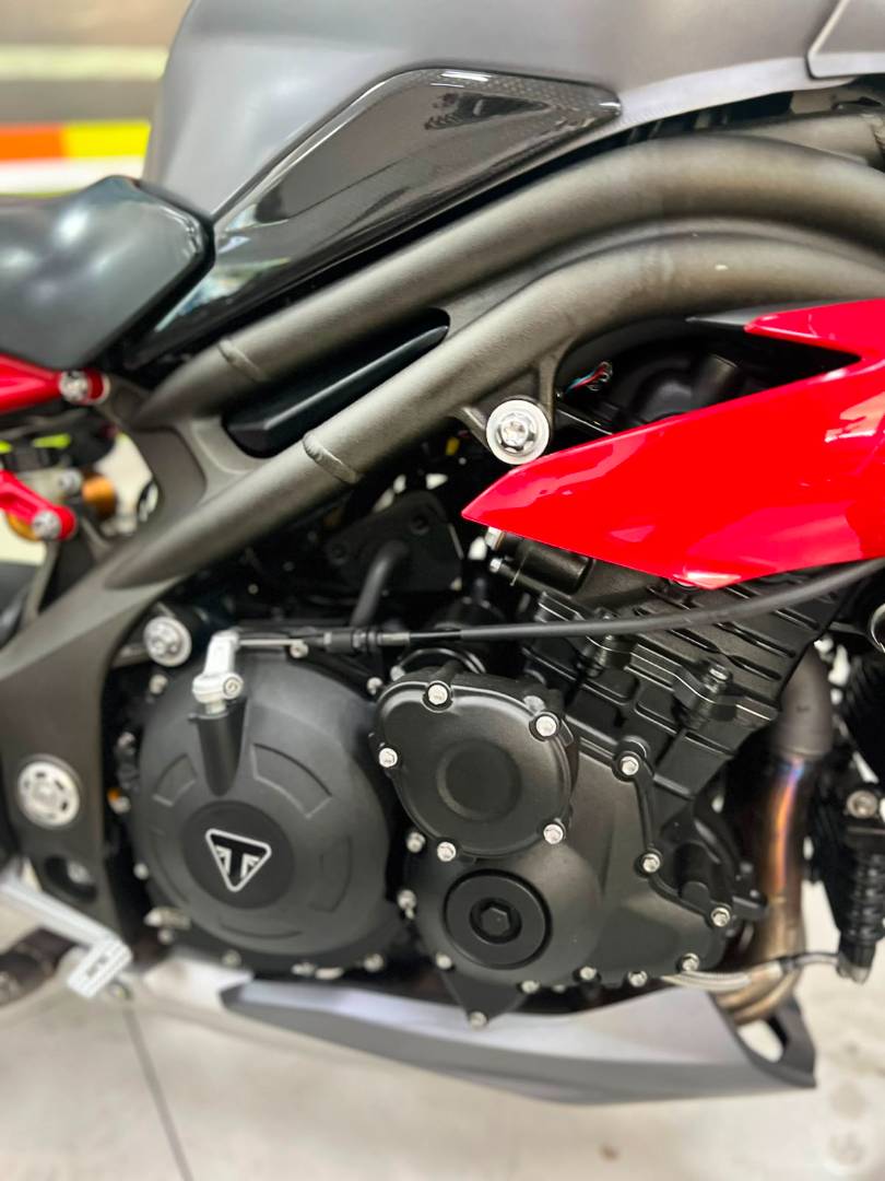 TRIUMPH SPEED TRIPLE R