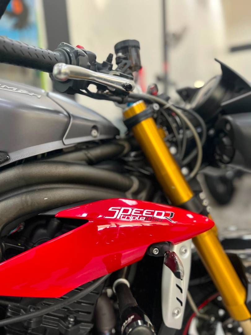 TRIUMPH SPEED TRIPLE R