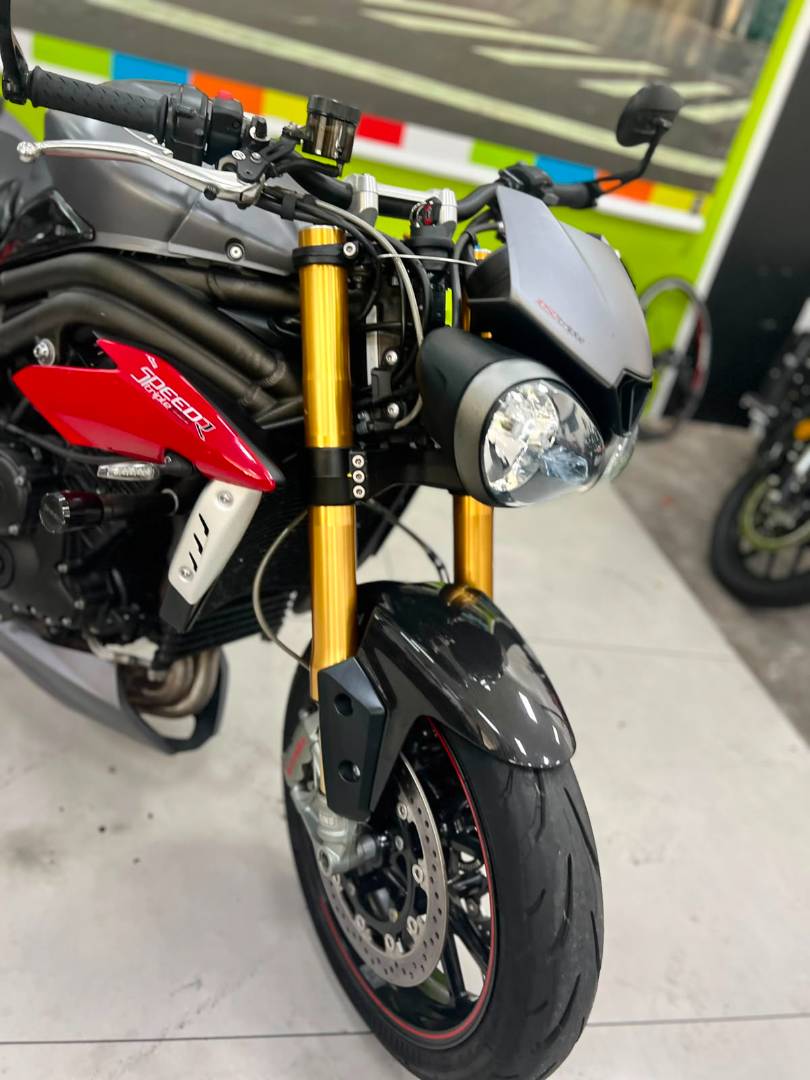 TRIUMPH SPEED TRIPLE R