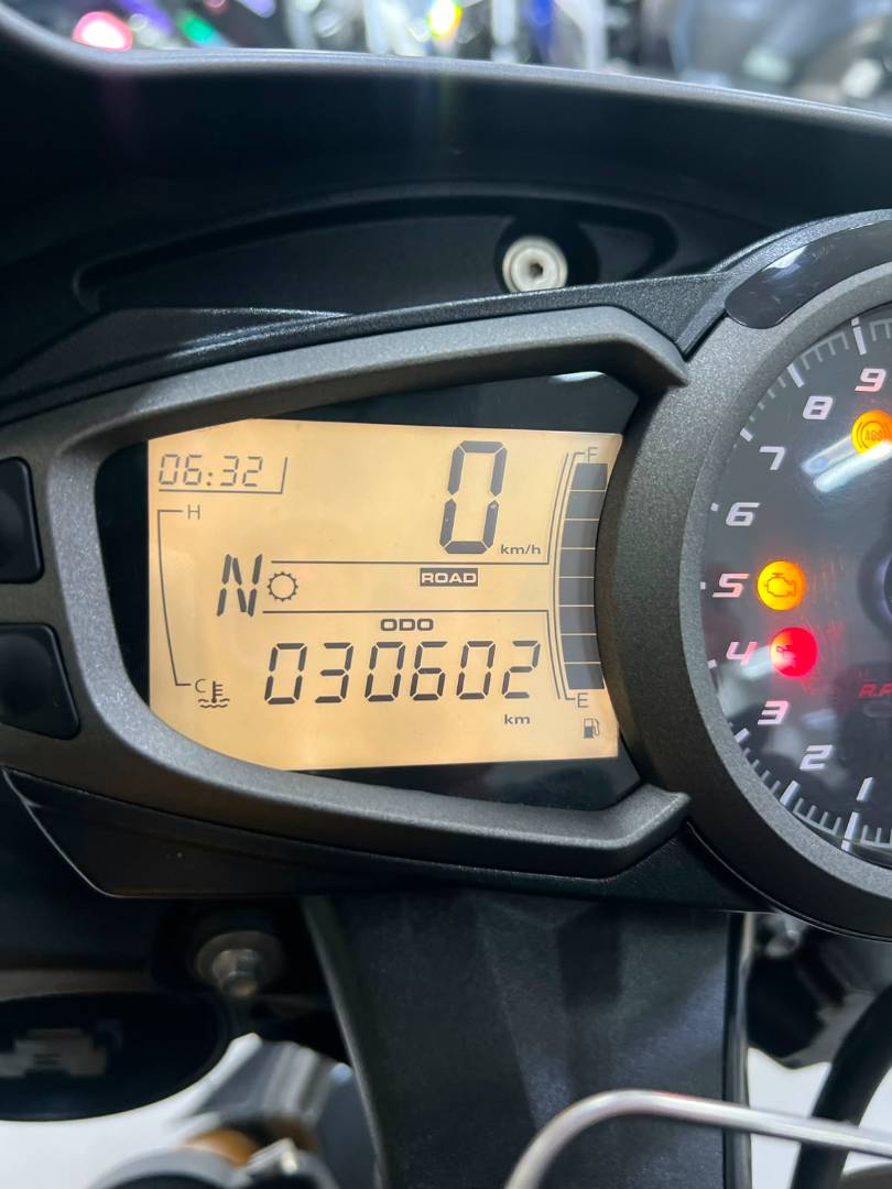 TRIUMPH SPEED TRIPLE R