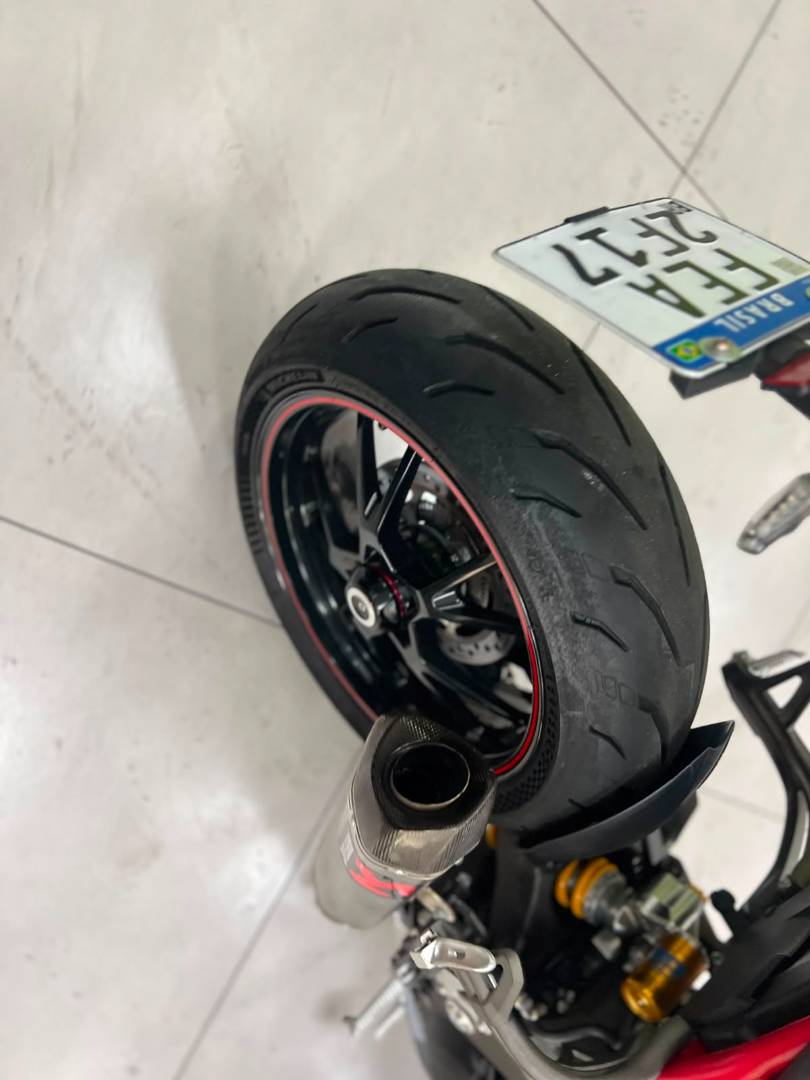 TRIUMPH SPEED TRIPLE R