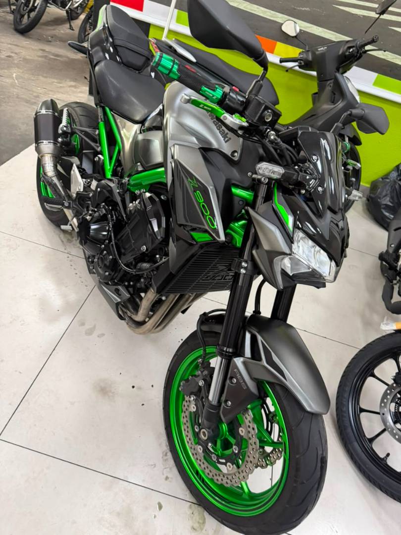 KAWASAKI Z900