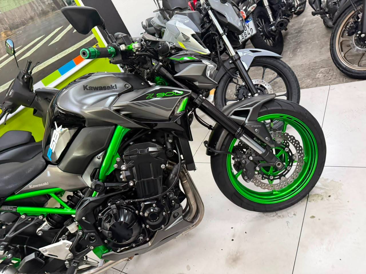 KAWASAKI Z900
