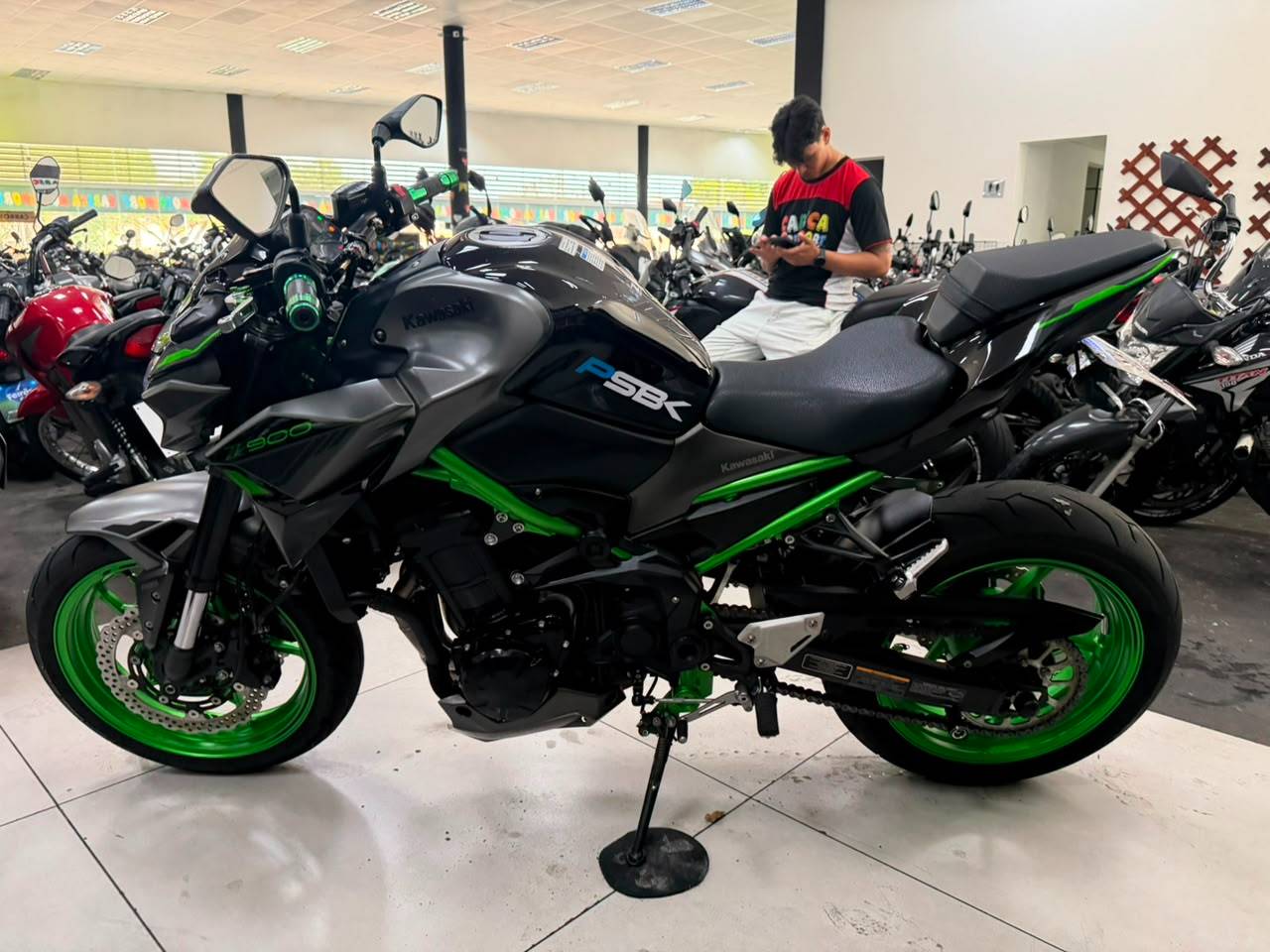 KAWASAKI Z900