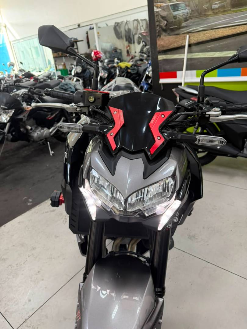 KAWASAKI Z900