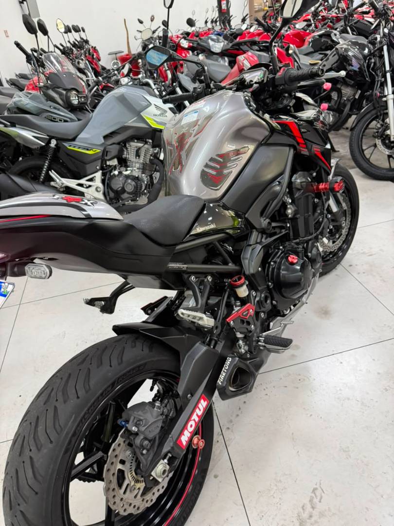 KAWASAKI Z900