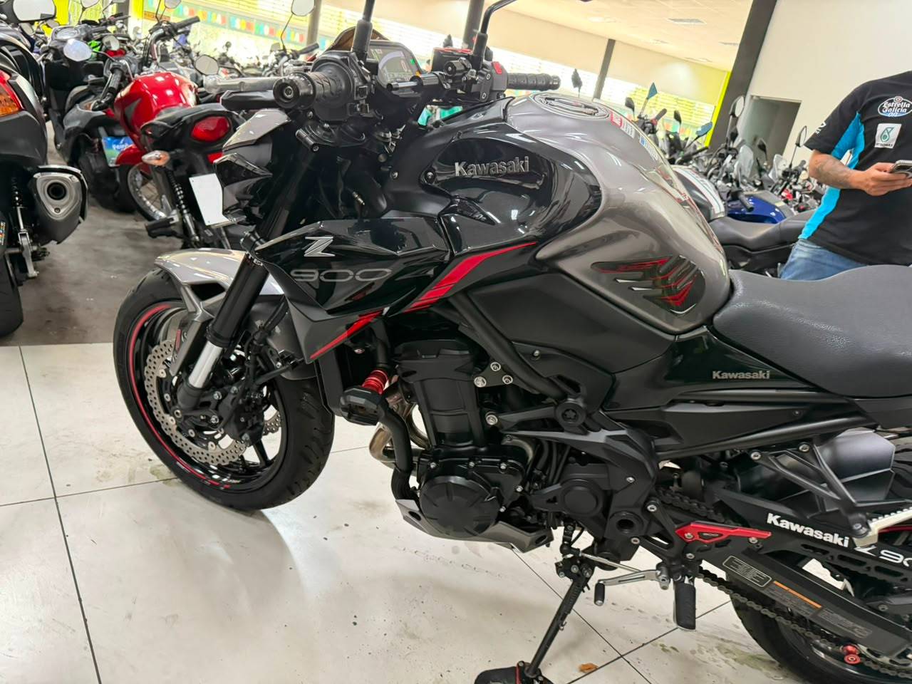 KAWASAKI Z900