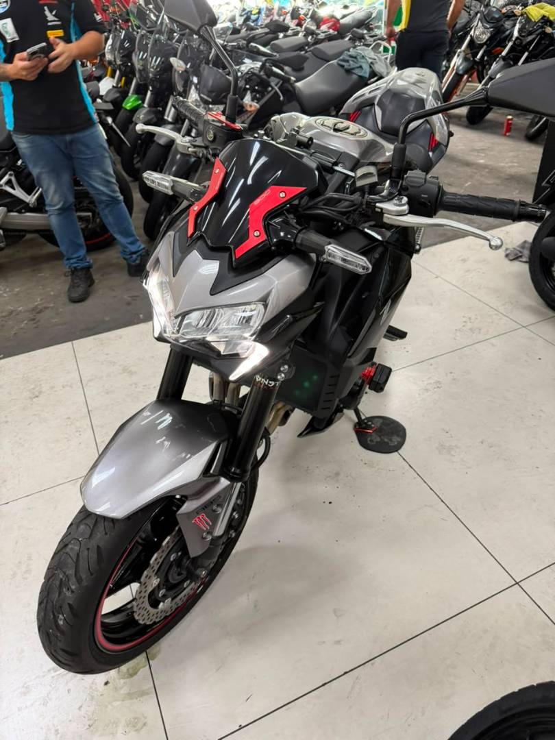 KAWASAKI Z900