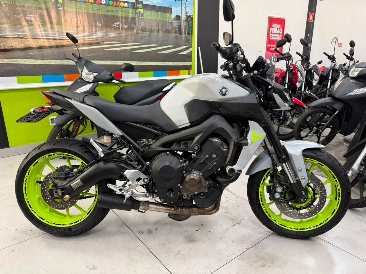 YAMAHA MT-09