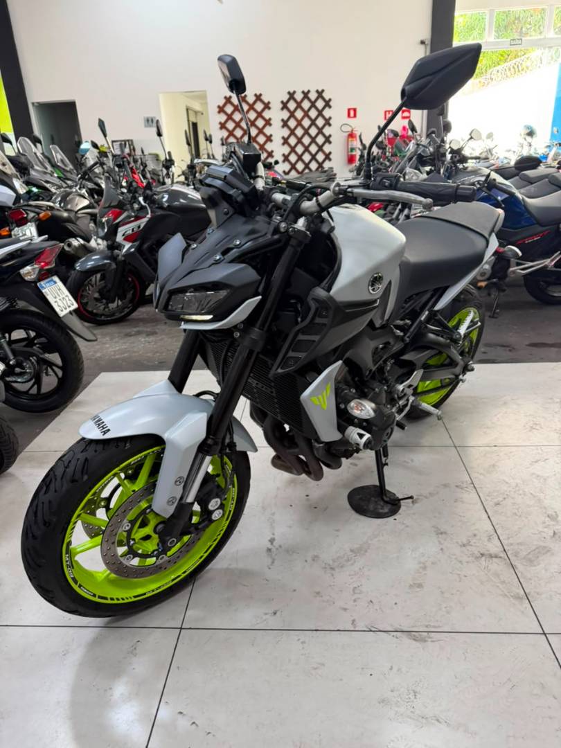 YAMAHA MT-09