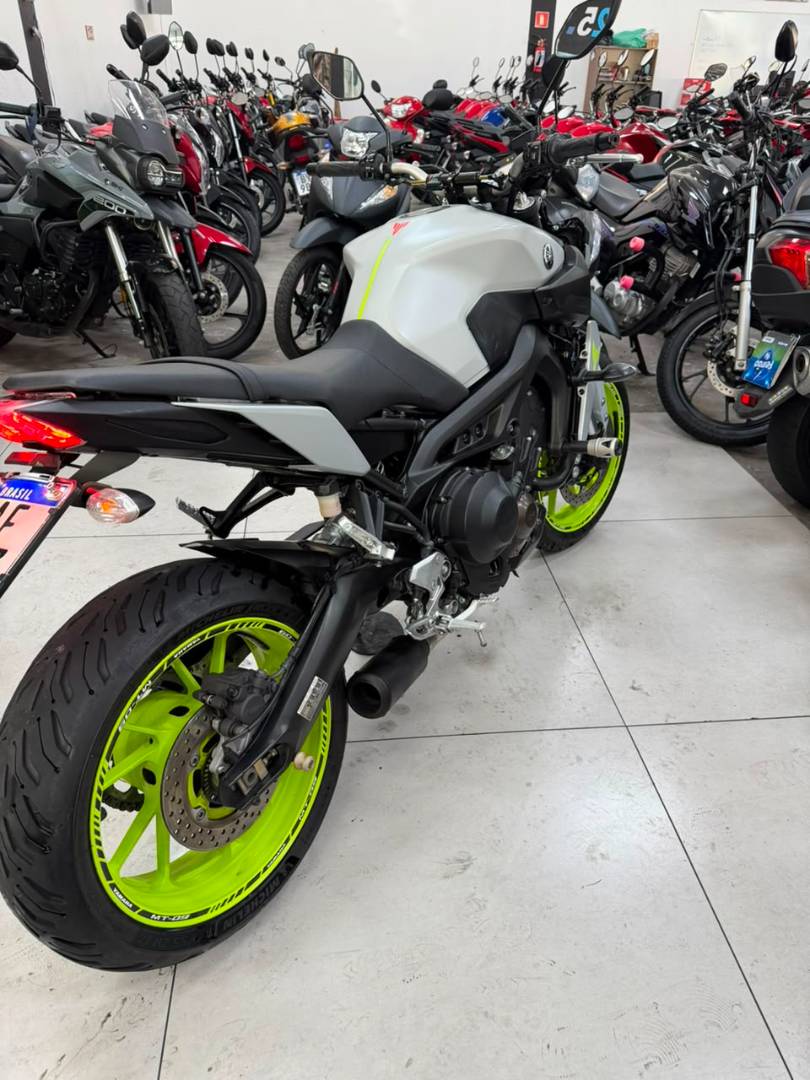 YAMAHA MT-09