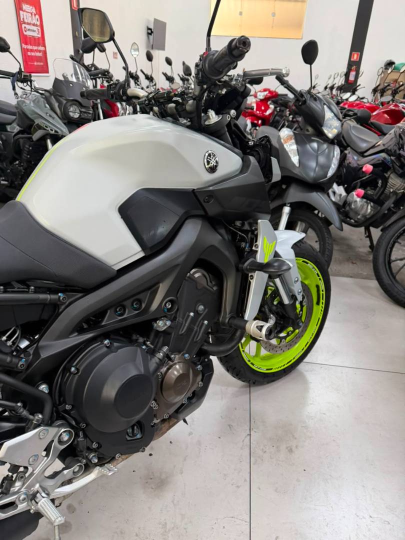YAMAHA MT-09