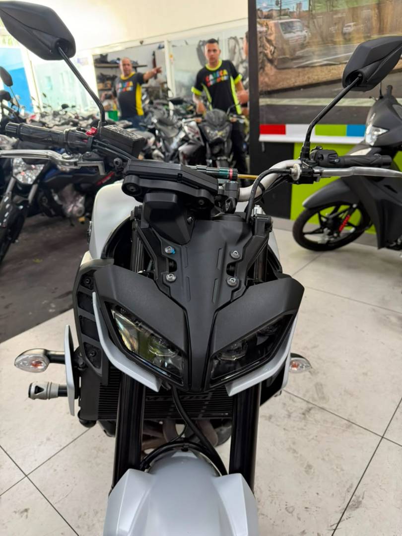 YAMAHA MT-09