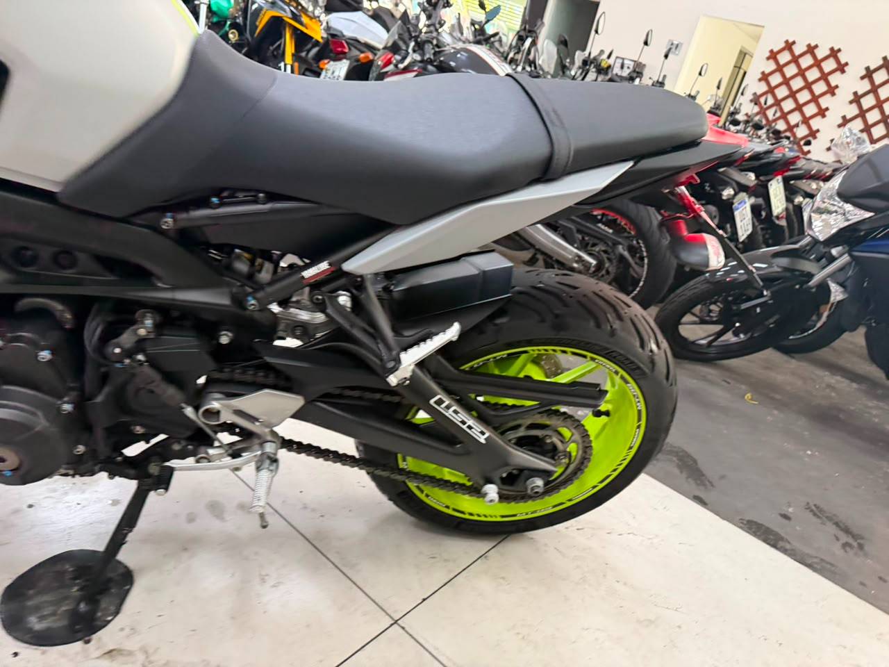 YAMAHA MT-09