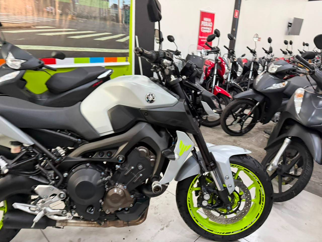 YAMAHA MT-09