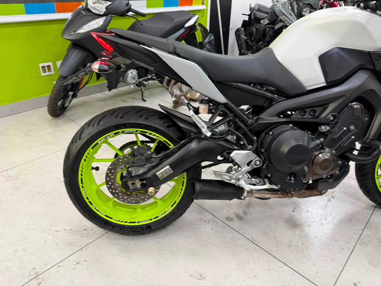 YAMAHA MT-09