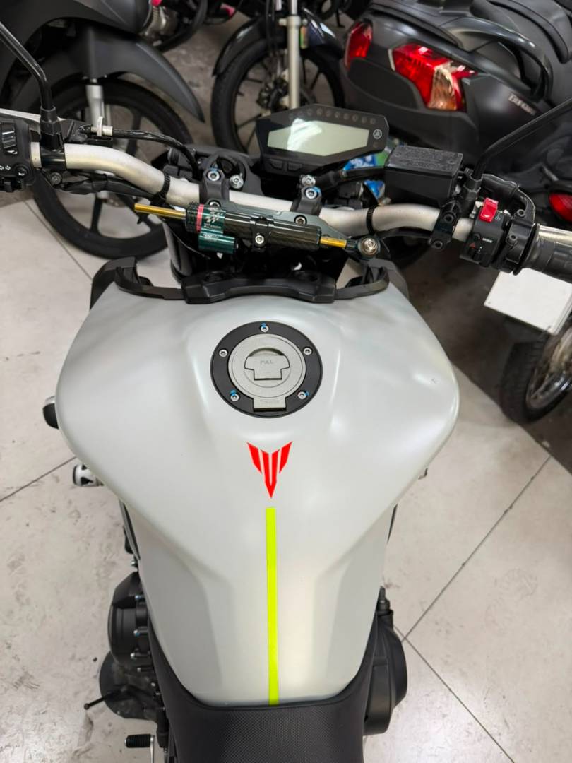 YAMAHA MT-09