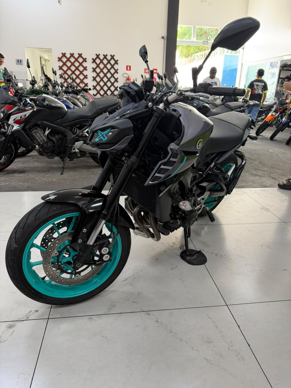 YAMAHA MT-09