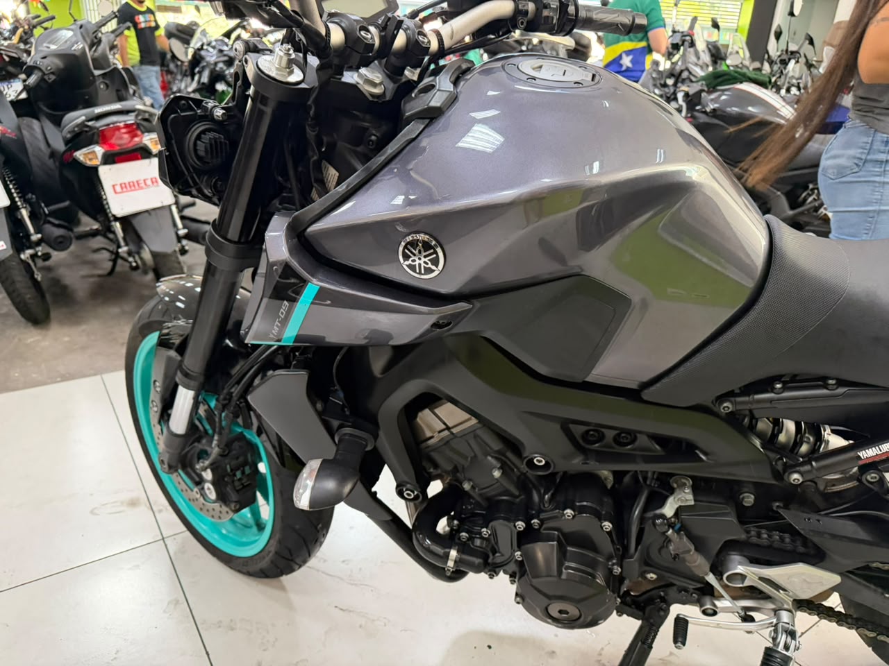 YAMAHA MT-09