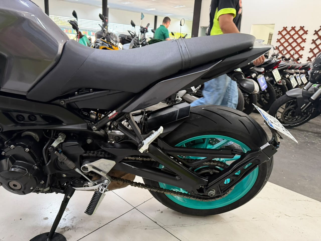 YAMAHA MT-09
