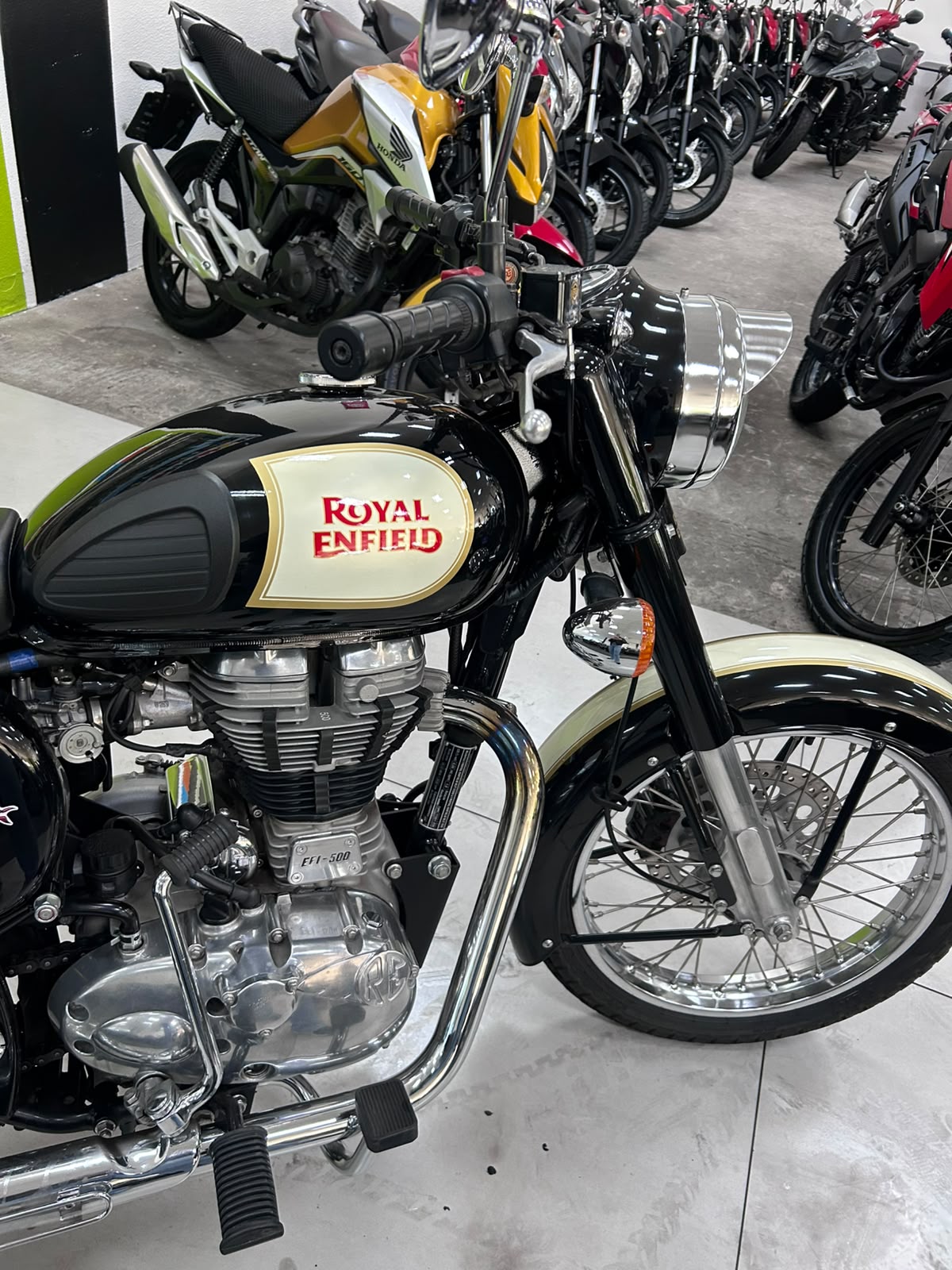 ROYAL ENFIELD CLASSIC 500