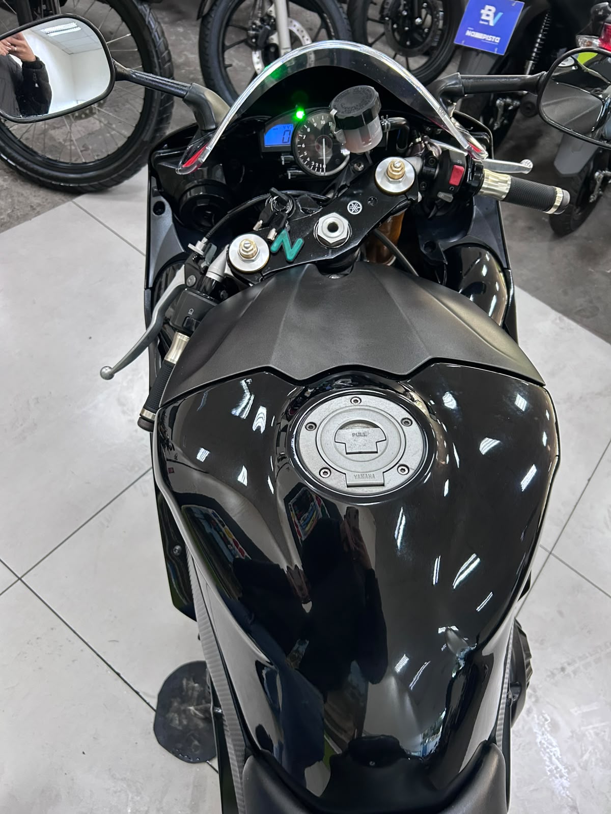 YAMAHA YZF R1