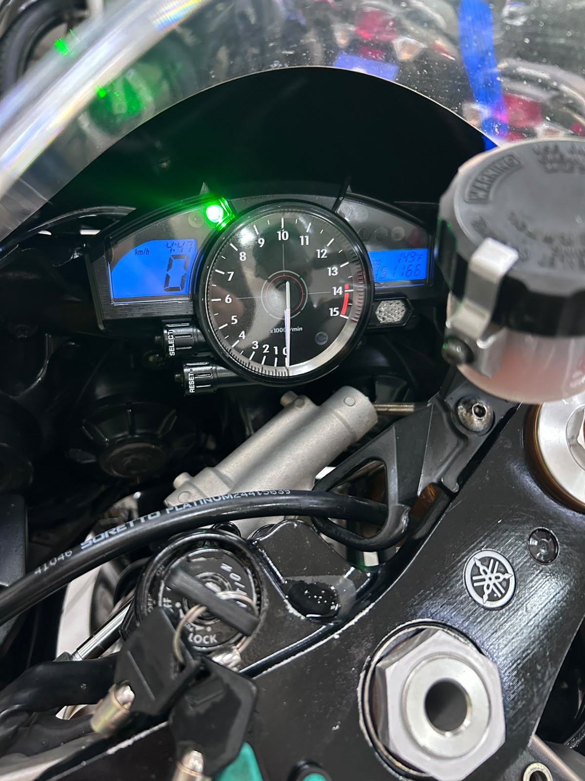 YAMAHA YZF R1