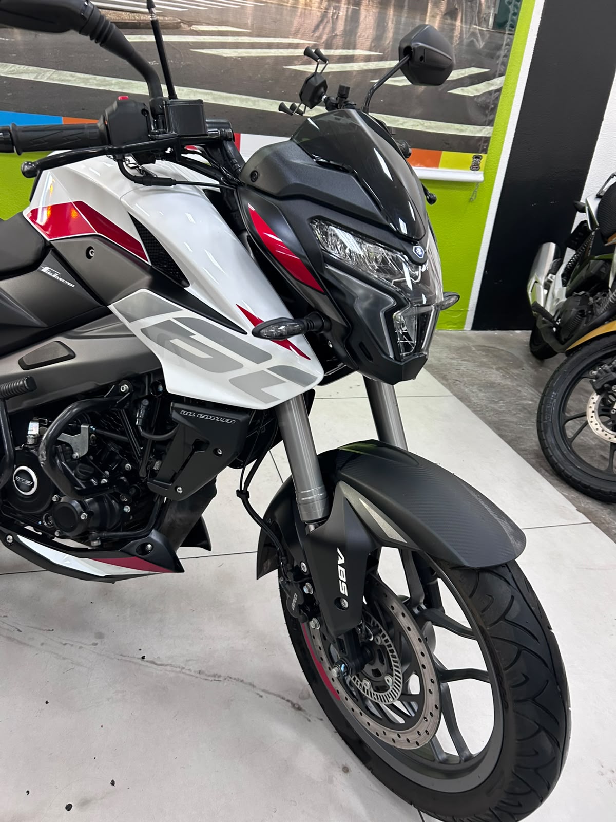 BAJAJ DOMINAR NS160