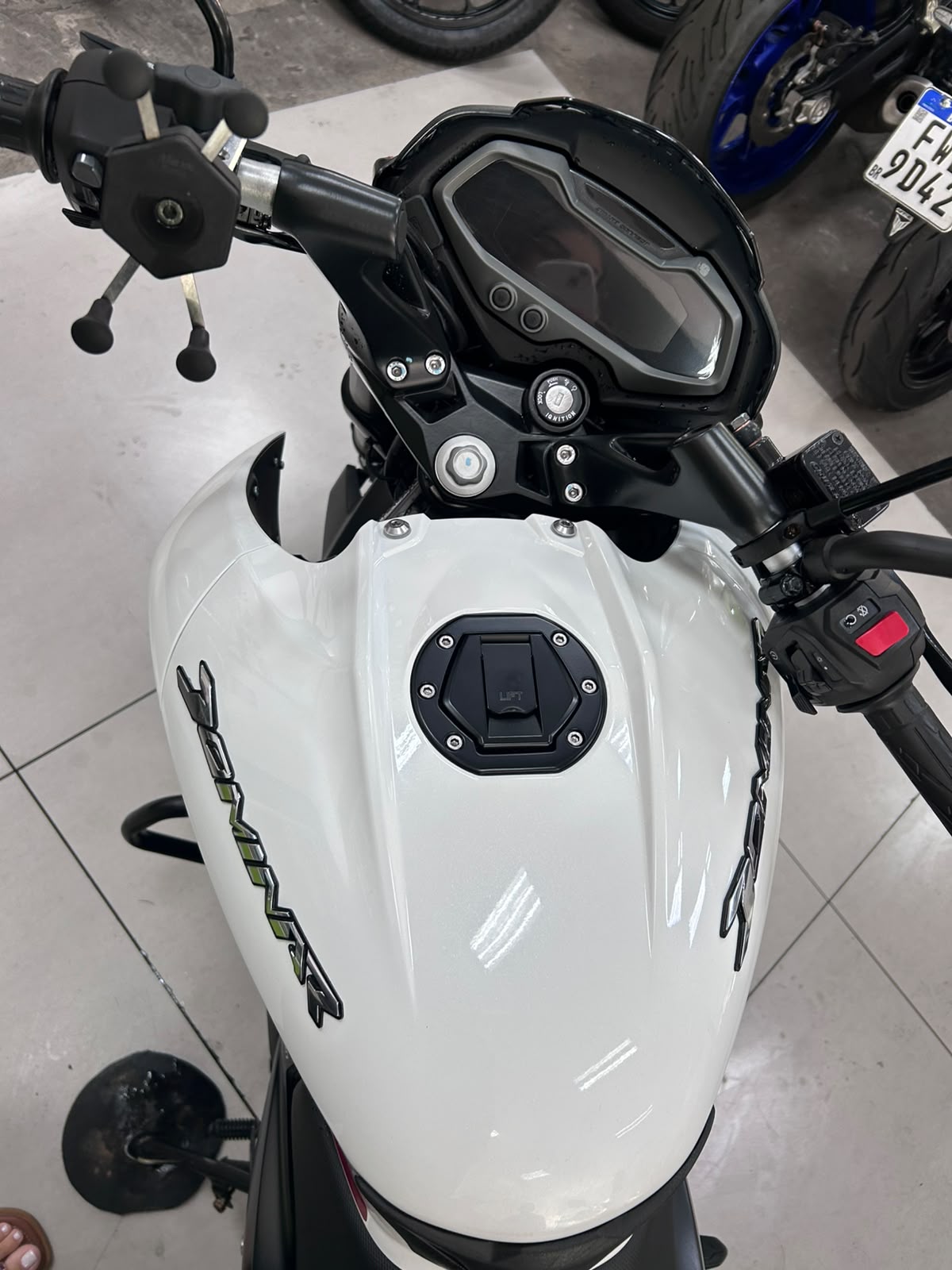BAJAJ DOMINAR NS160