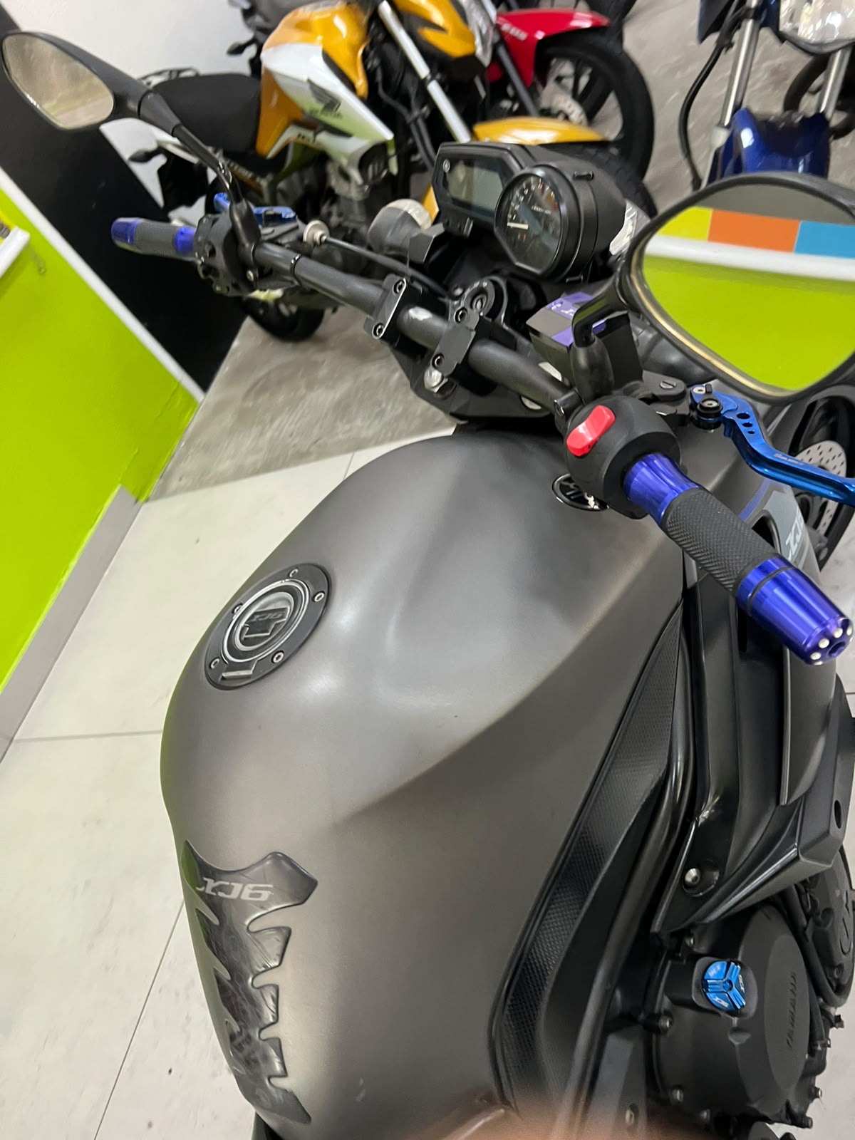 YAMAHA XJ6 N