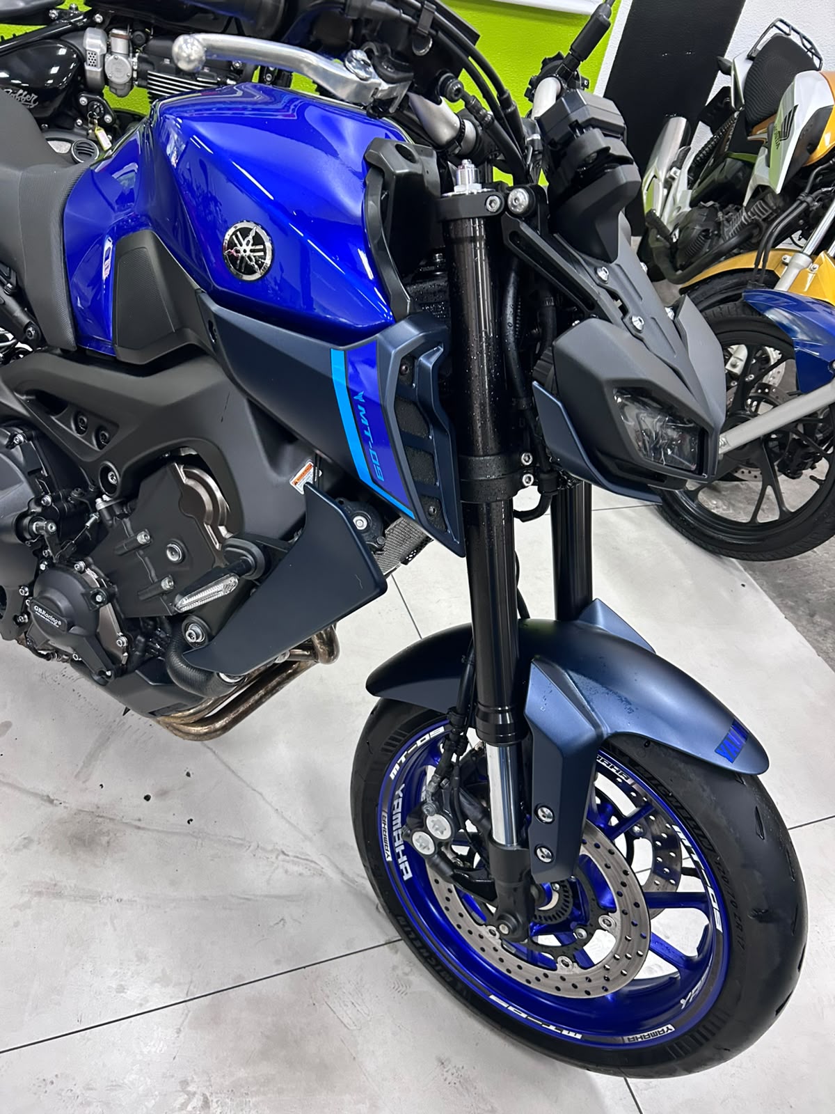 YAMAHA MT-09