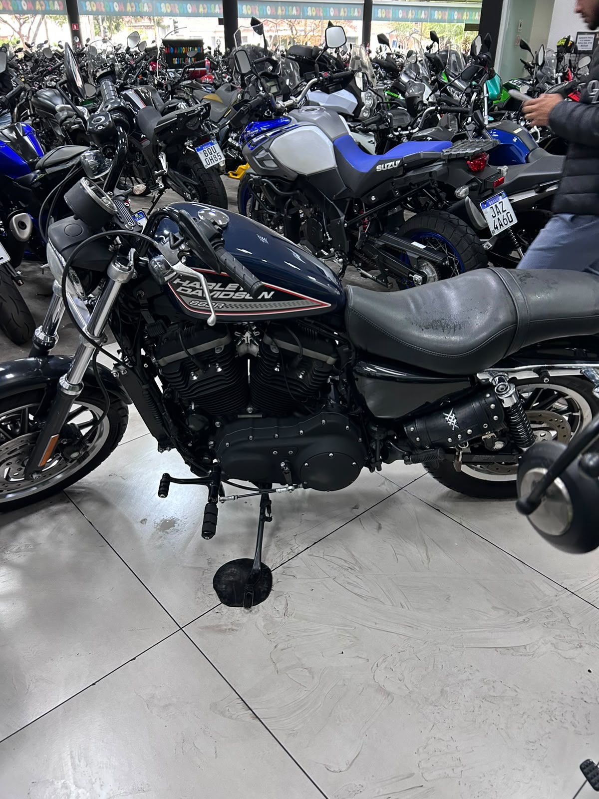 HARLEY-DAVIDSON SPORTSTER XL 883 R