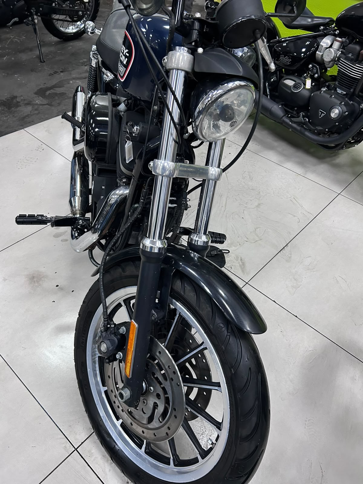 HARLEY-DAVIDSON SPORTSTER XL 883 R