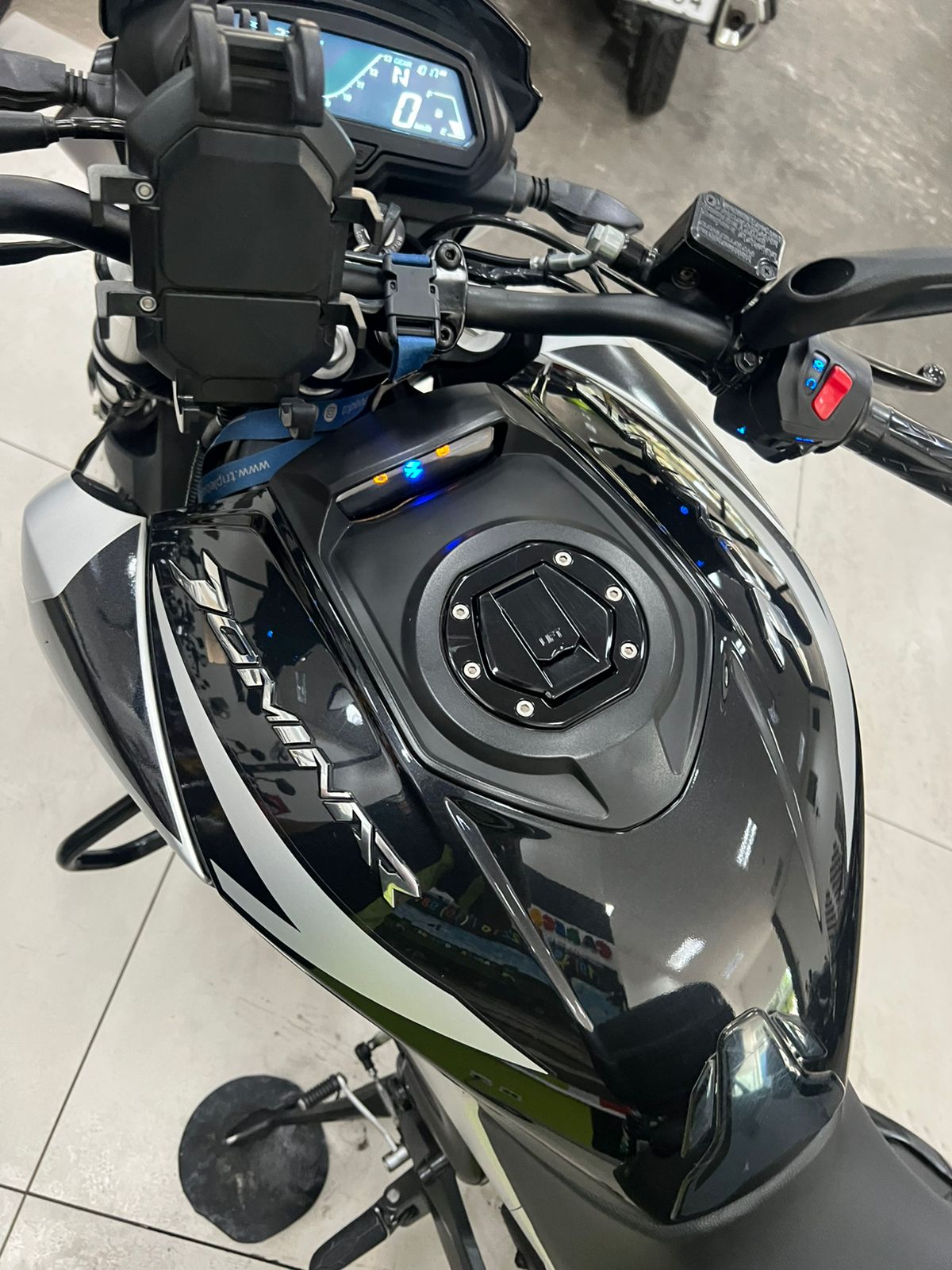 BAJAJ DOMINAR 250