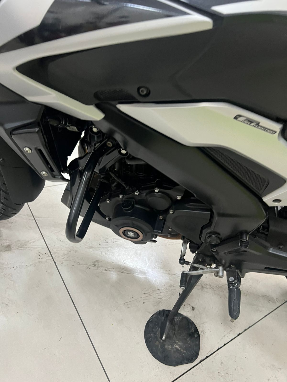 BAJAJ DOMINAR 250