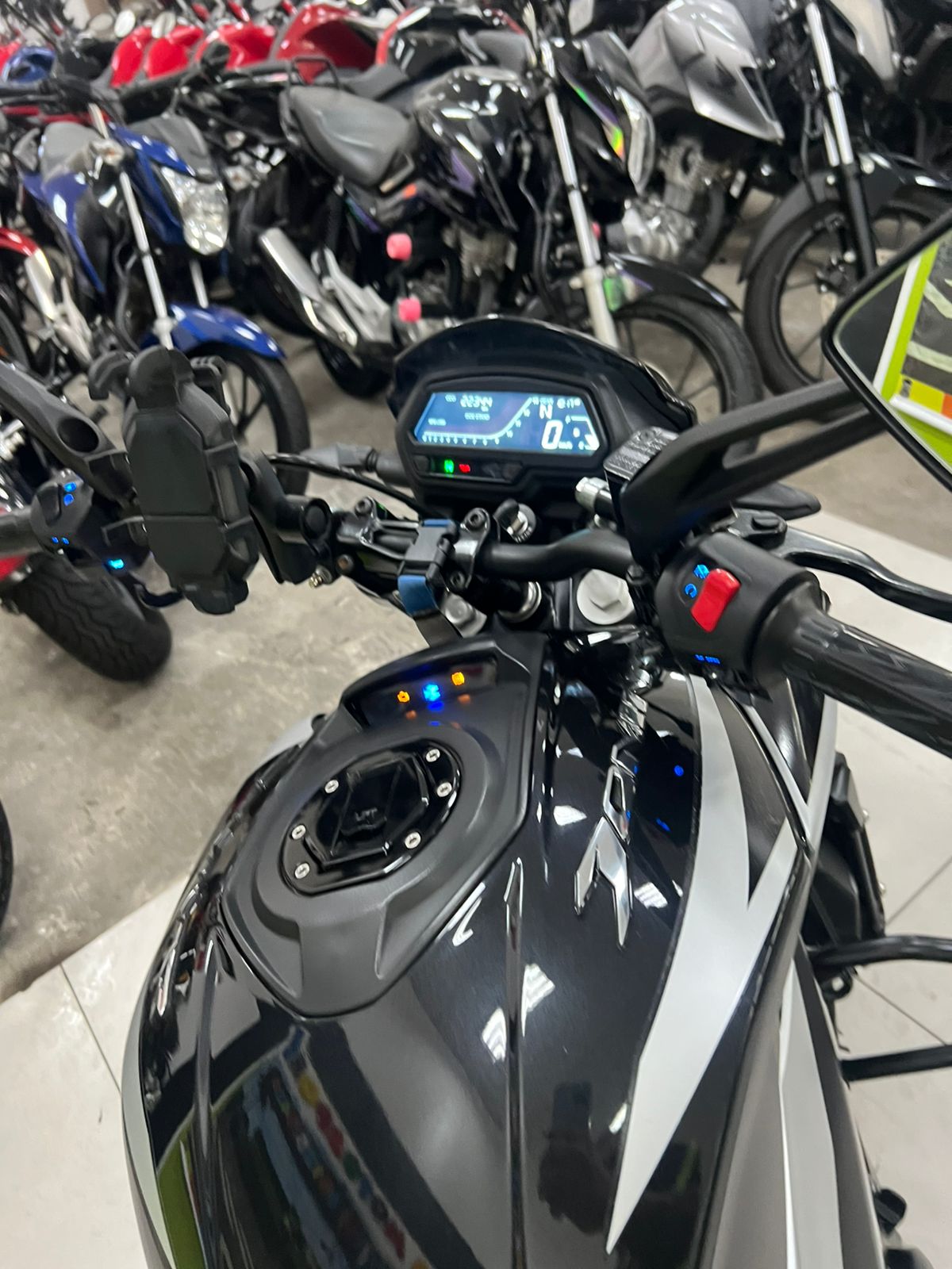 BAJAJ DOMINAR 250