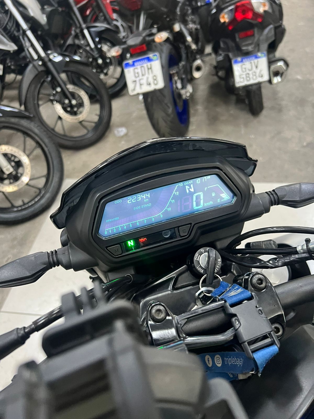 BAJAJ DOMINAR 250