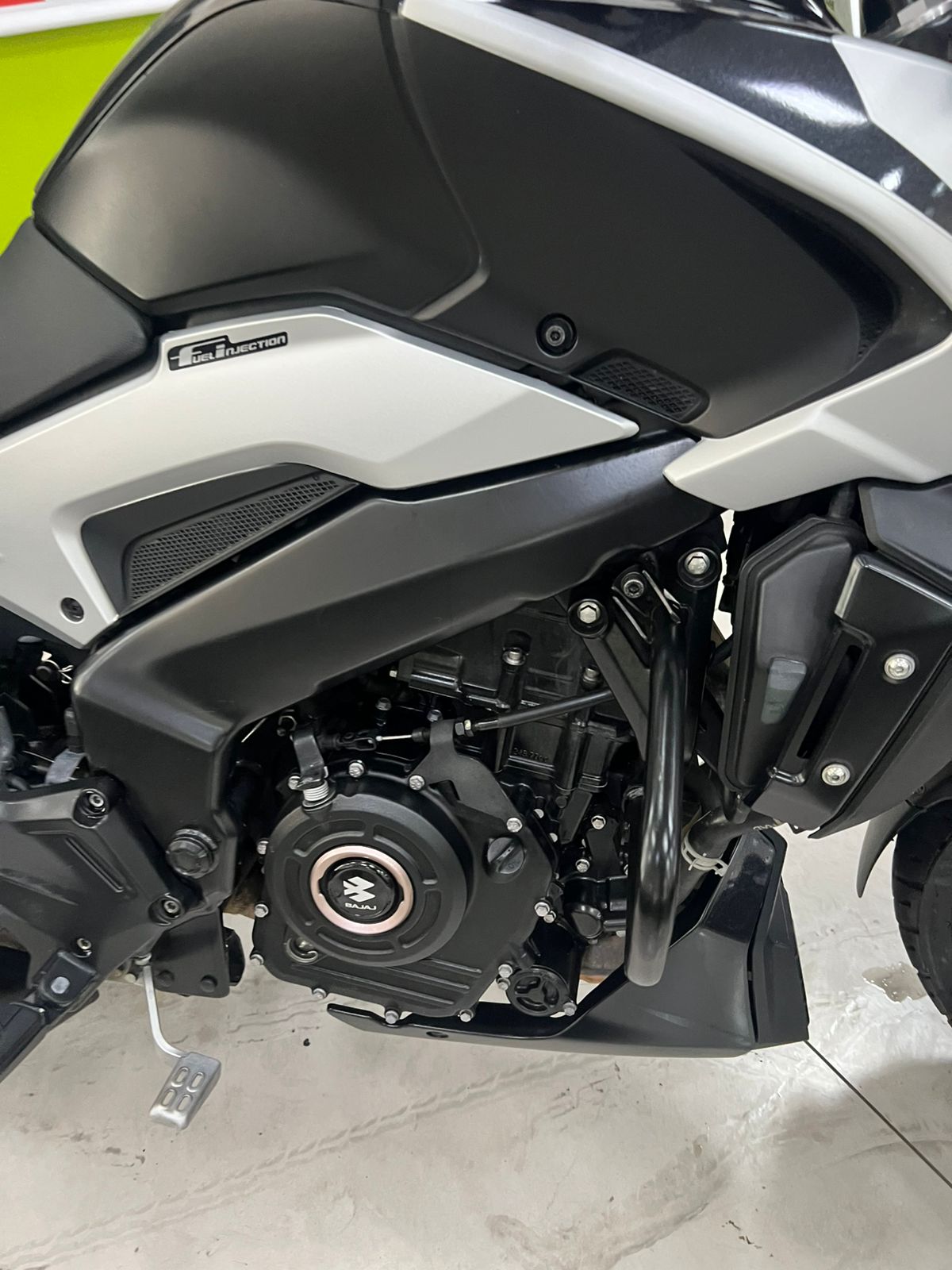 BAJAJ DOMINAR 250
