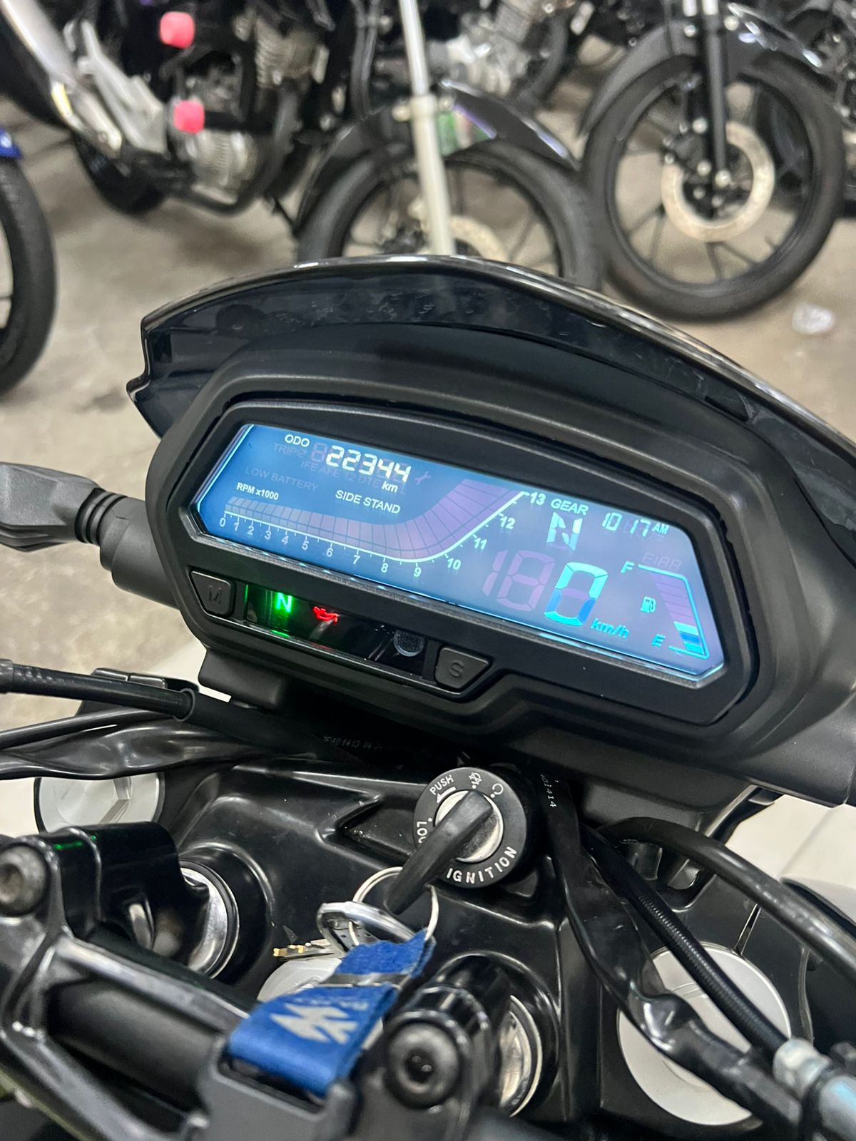 BAJAJ DOMINAR 250