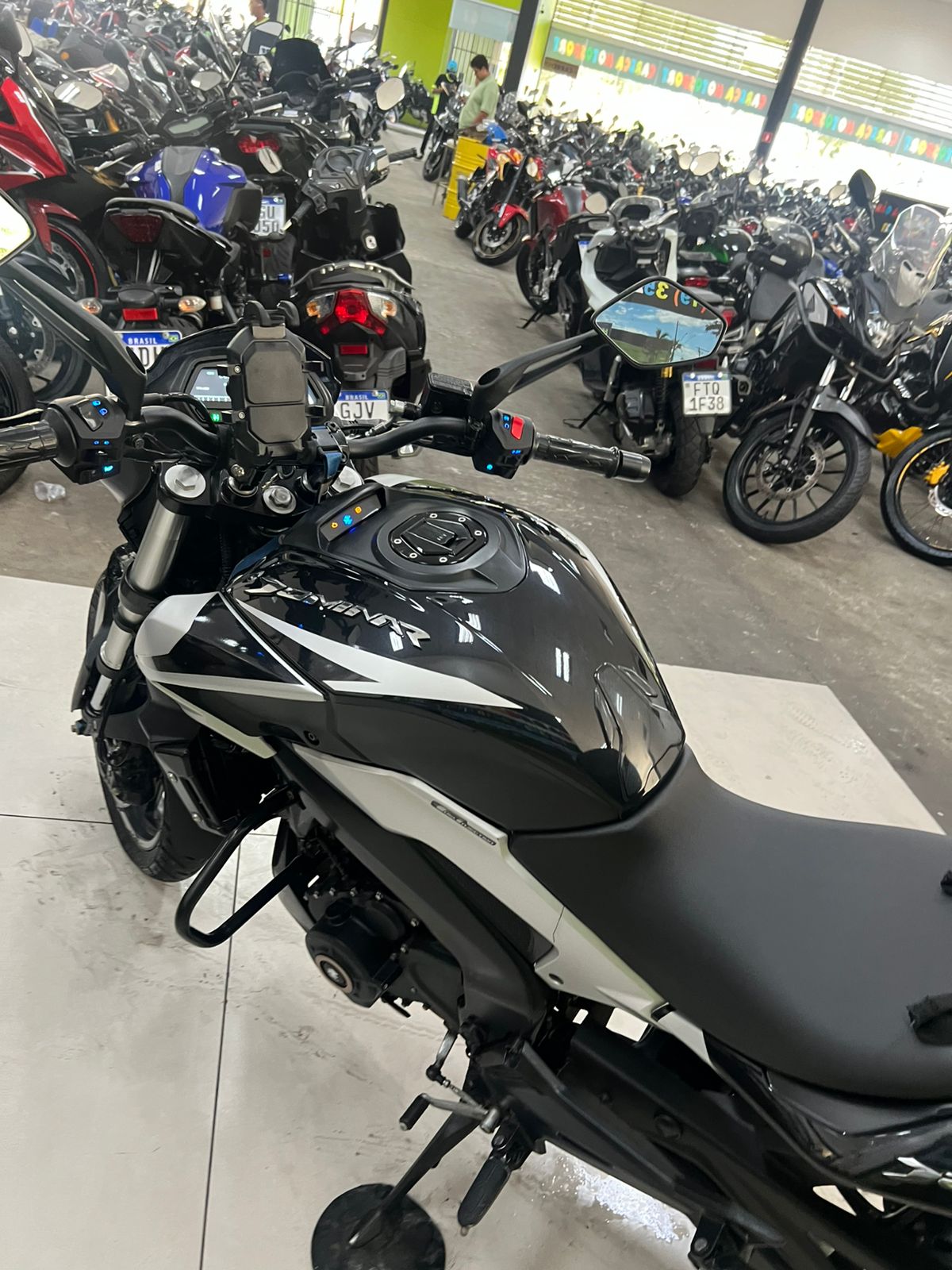 BAJAJ DOMINAR 250