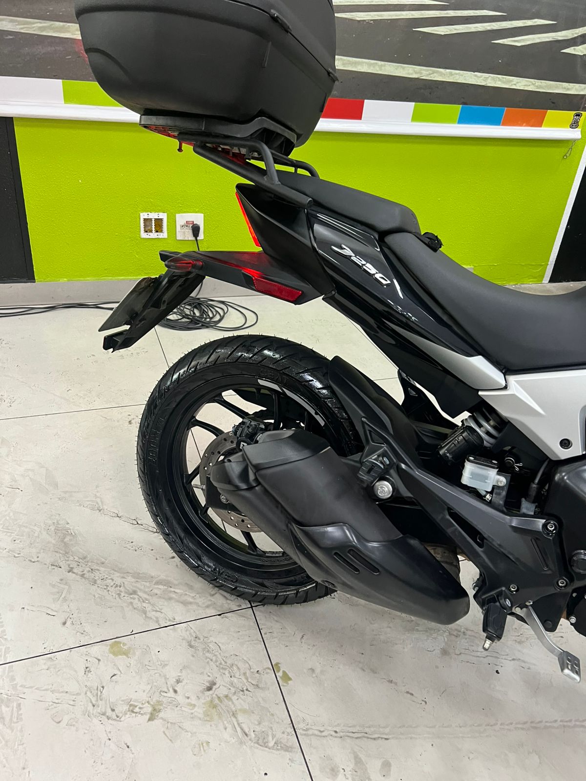 BAJAJ DOMINAR 250