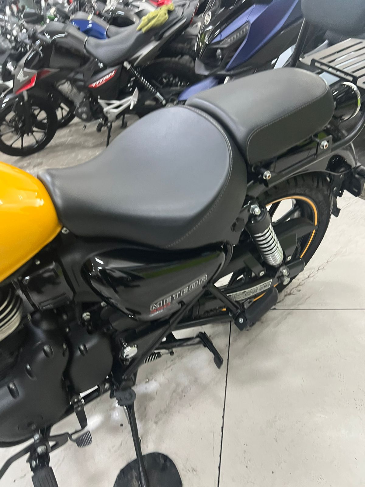 ROYAL ENFIELD METEOR 350 FIREBALL