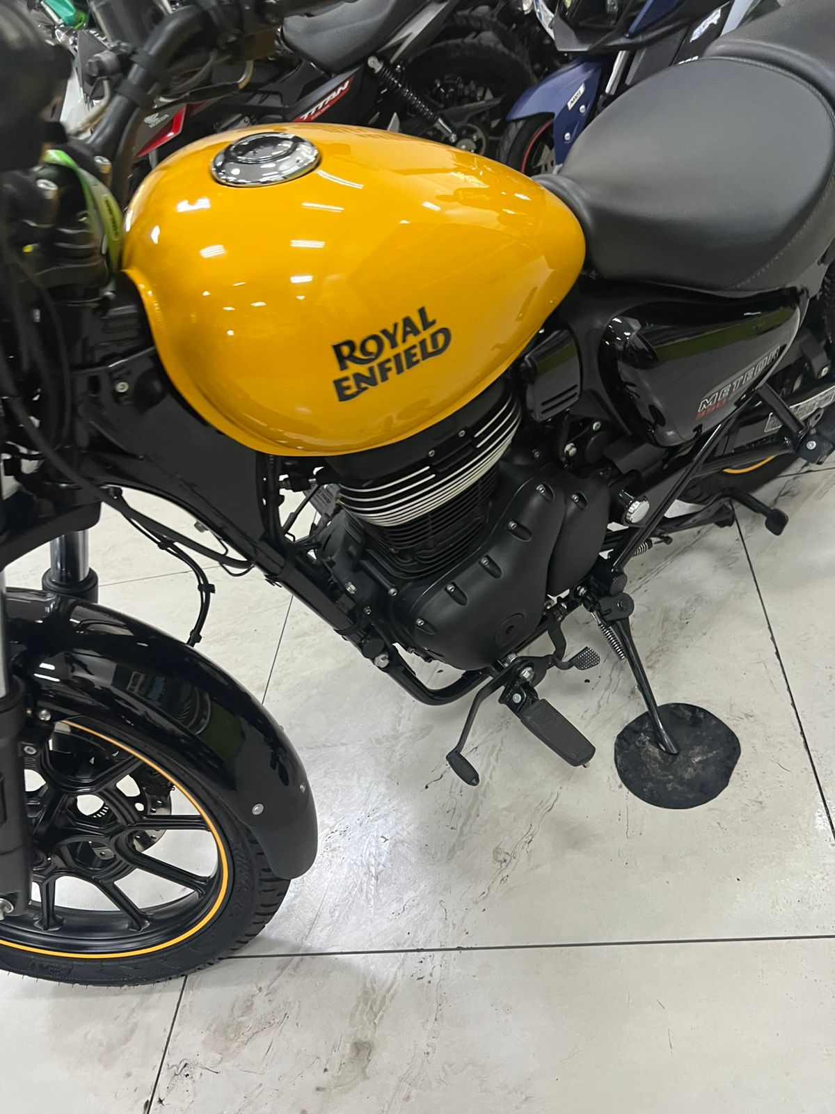 ROYAL ENFIELD METEOR 350 FIREBALL