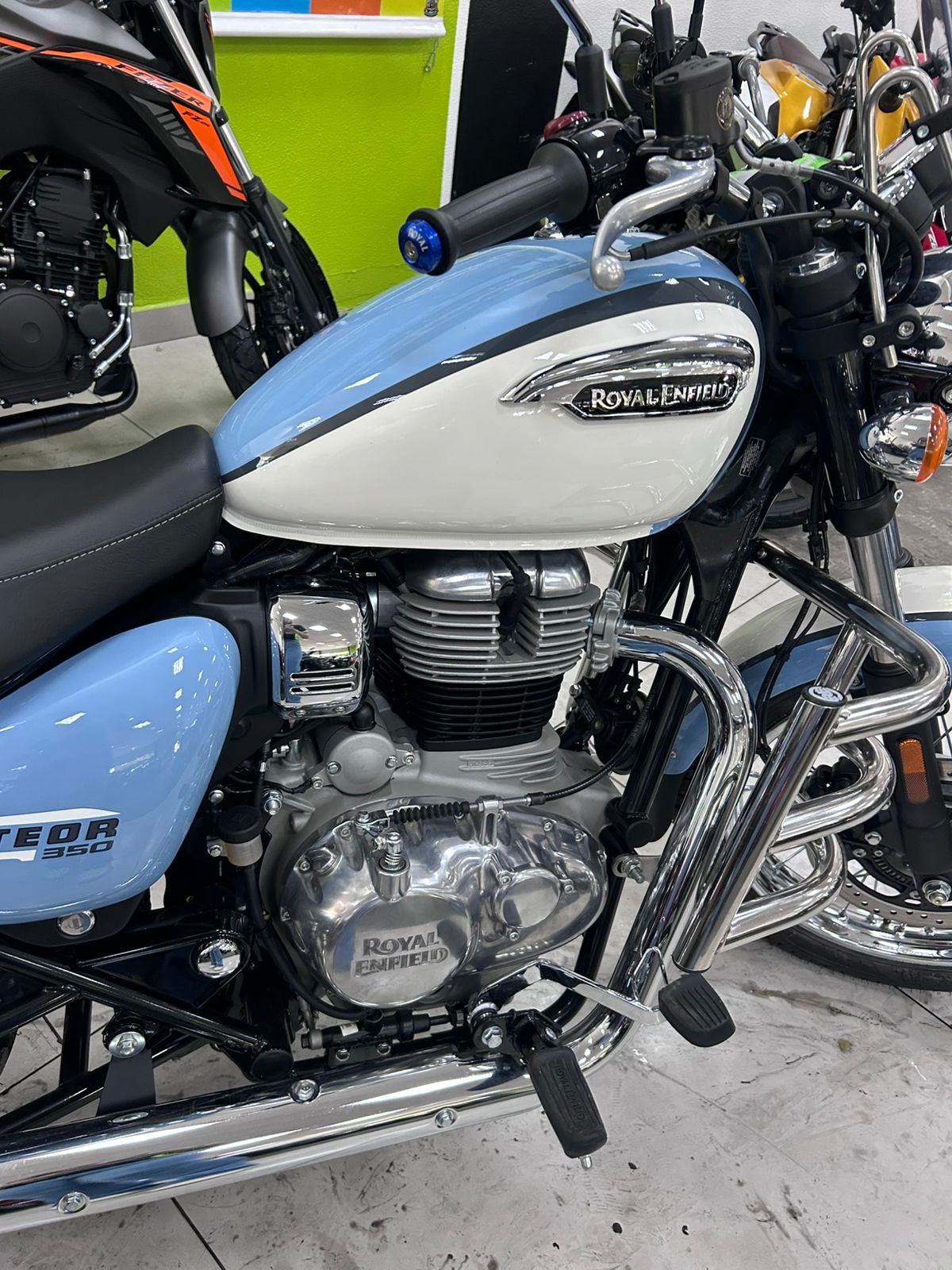 ROYAL ENFIELD METEOR 350 SUPERNOVA