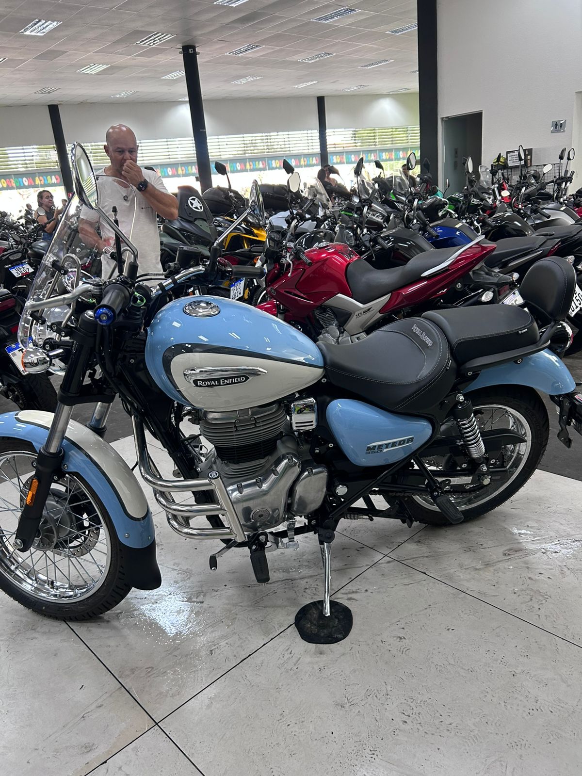 ROYAL ENFIELD METEOR 350 SUPERNOVA