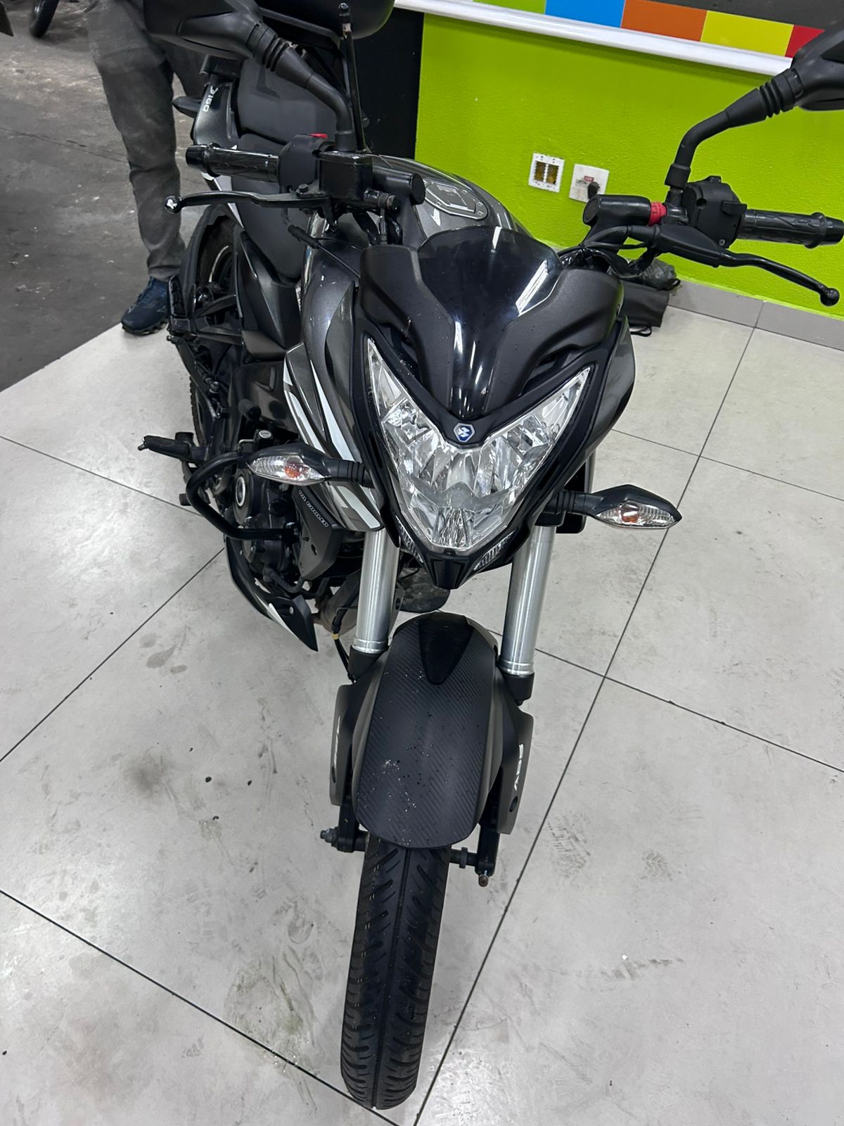 BAJAJ DOMINAR 160