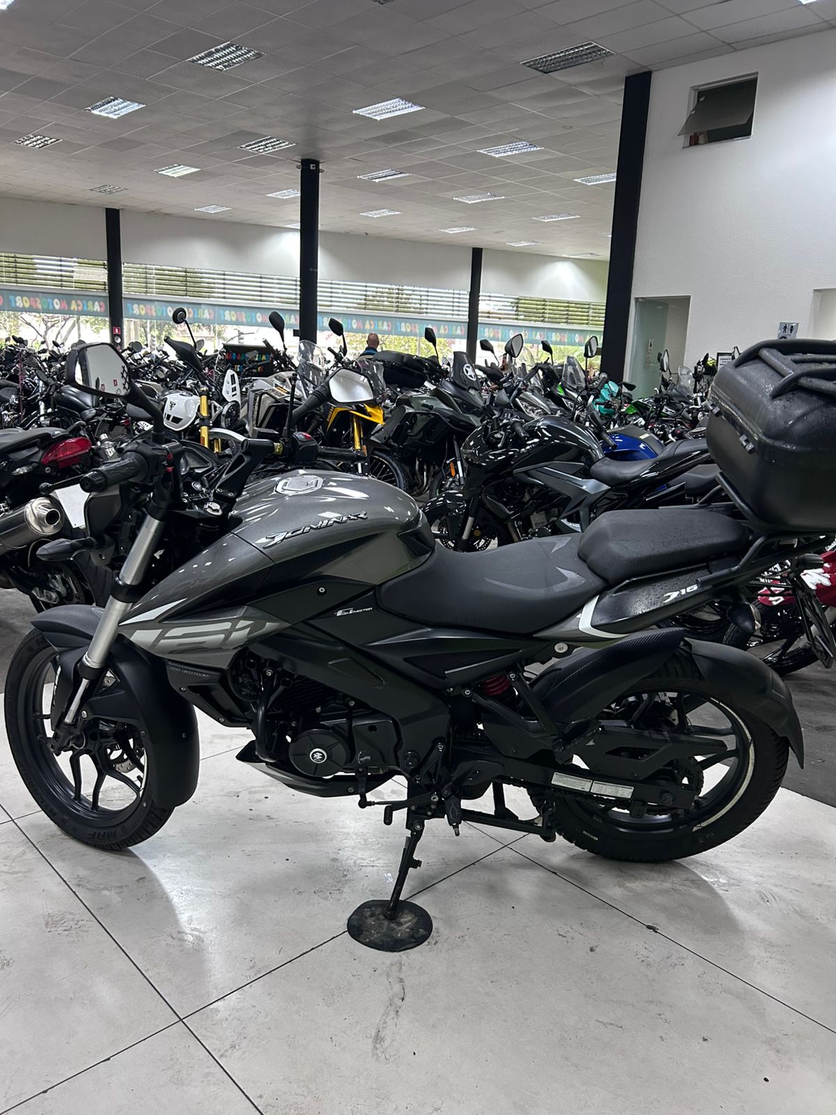 BAJAJ DOMINAR 160