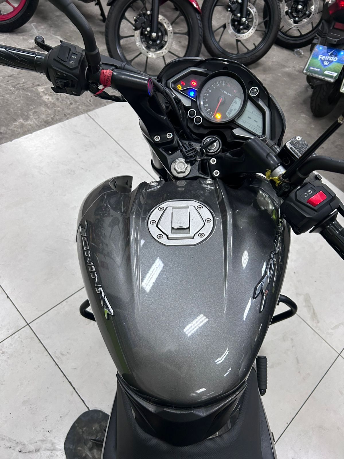 BAJAJ DOMINAR 160